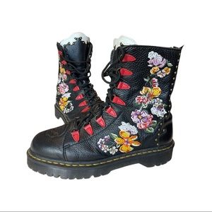 Dr. Martens Nyberg boot RARE! ON HOLD ***